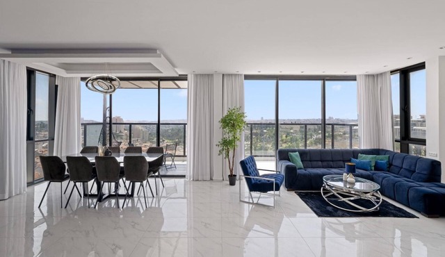 Dream 5BR Extravagant Penthouse by the Shuk-Private Parking in Jerusalem