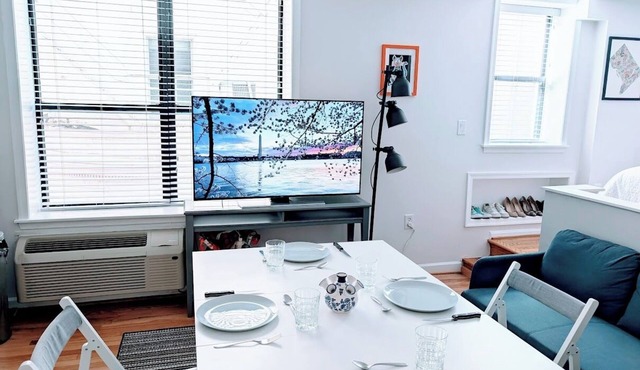 Dupont/Kalorama-Entire Unit w/Parking Pass, W/D, WiFi, Kitchen