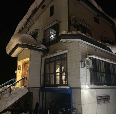 E KI house ski school