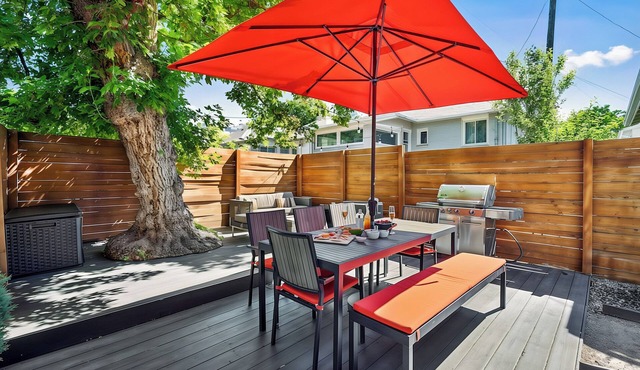 Eco-Friendly, Modern Smart Home - Surround Sound - Chef's Kitchen - Fast WiFi in Denver