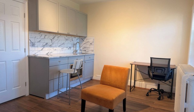 Enjoyable 1-bedroom in a townhome with AC in vibrant Washington