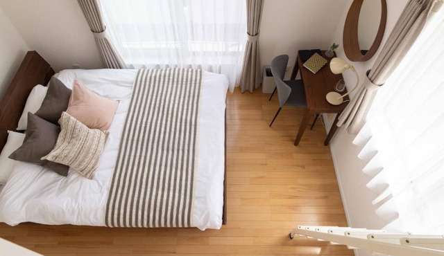 Entire Sangenjaya Home, 2 stops to Shibuya, Good access to Shinjuku, Direct Access to Harajuku, 8 minutes by bus T61 to Kitazawa 下北沢, Lani's Place at Sangenjaya