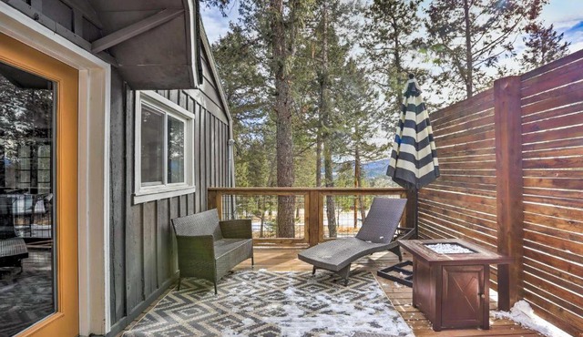 Evergreen Apt with Deck, Fire Pit and Gas Stove!