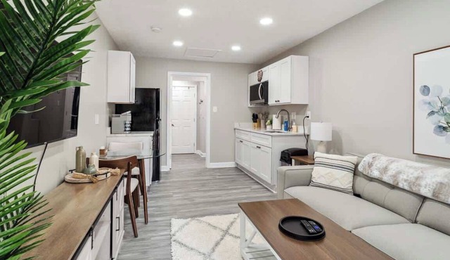 Farmhouse 1BD 1BA, Central Loc! in Hanover