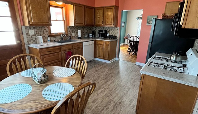 Fishing, Wineries, Beaches- Oh My! Near the Historic Ashtabula Harbor. in Ashtabula