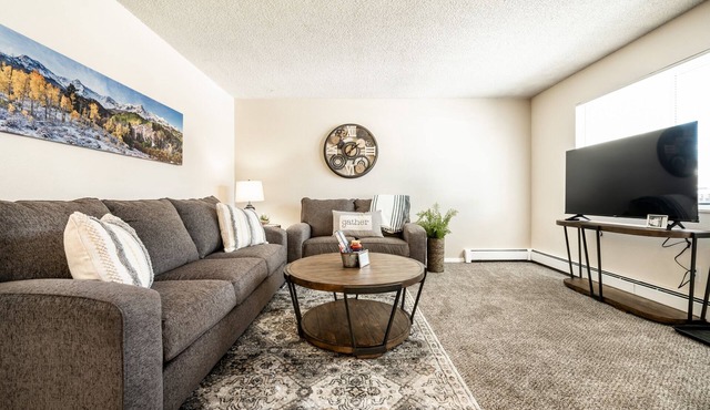 ⁂GETAWAY SUITE! Condo - Sleeps Four - 2 BR/1BA⁂