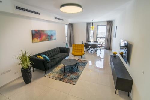 Gorgeous Design 3 BDR Apart - J Tower - Amazing View!