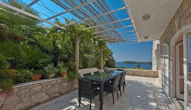 Gorgeous villa with unforgettable view and swimming pool