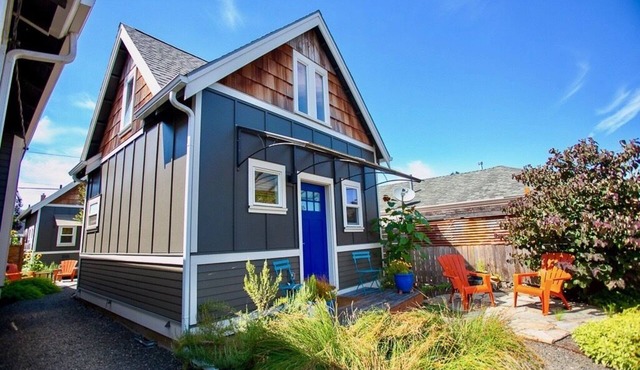 Handcrafted Micro-Loft in close-in Portland, fun historic area - Blue Door in Portland
