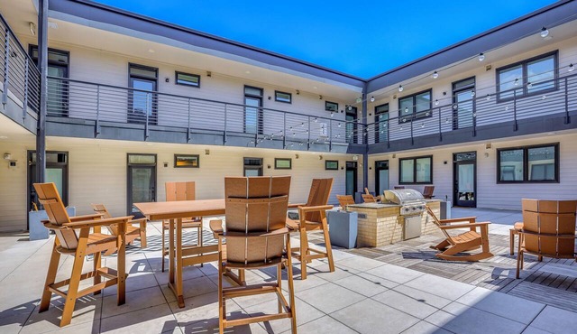 Healthcare Heroes Welcome! Mid-Term Stay in Denver