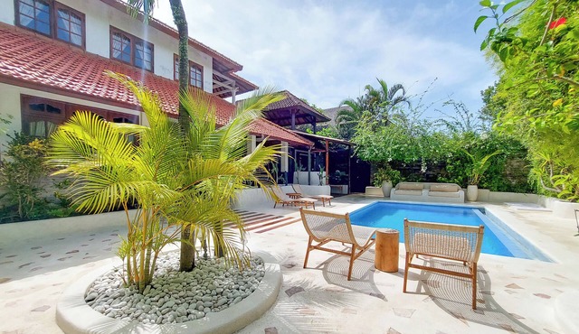 Highly Appreciated Antique style villa near the Beach and Restaurants