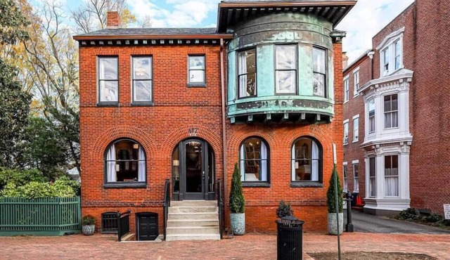 Hobson Hall - Perfect Old Town Location!