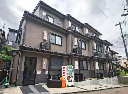 Home in Kyoto kiyomizu, city walk 5 minutes Kiyomizu Temple, washmachine, kitchen, TV in room&bathroom