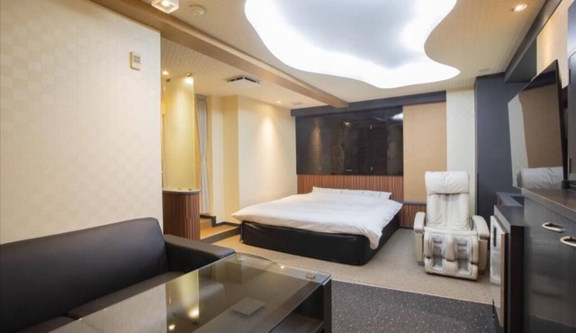 HOTEL ROYALTON