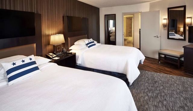Hotel Suite near American University | Indoor Pool | Breakfast | 4 Cozy Units