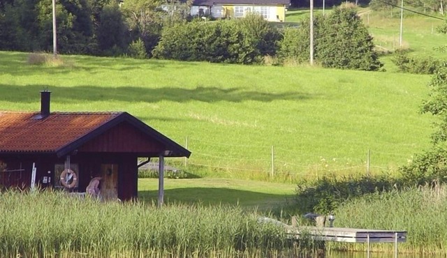 House with beautiful lake wive, boat can be rented.