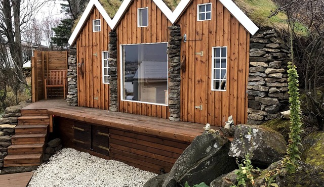 ICELAND SJF VILLA With Hot Tub & Outdoor Sauna Amazing Mountains and city view