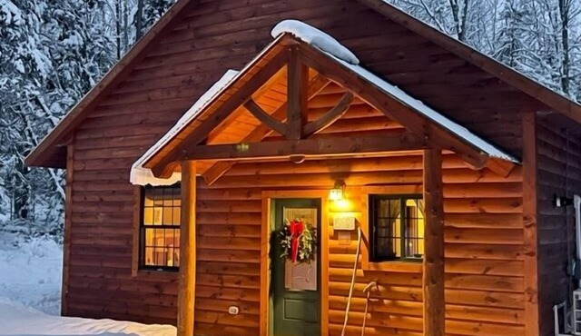 Inviting timber frame cabin in Vermont's Green Mountains in Ripton