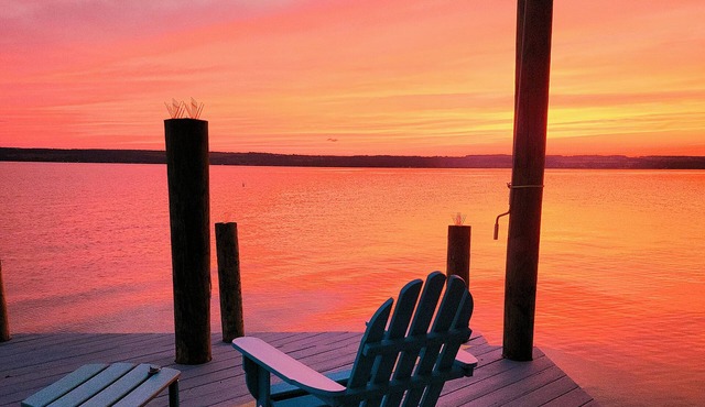 Lakefront Sunset Retreat for Two - Peaceful Seneca Lake Escape Near Geneva in Romulus