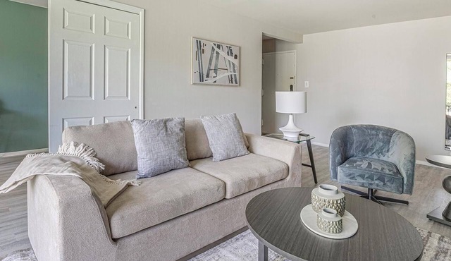 Landing | Stunning 1BD, Pool, Gym
