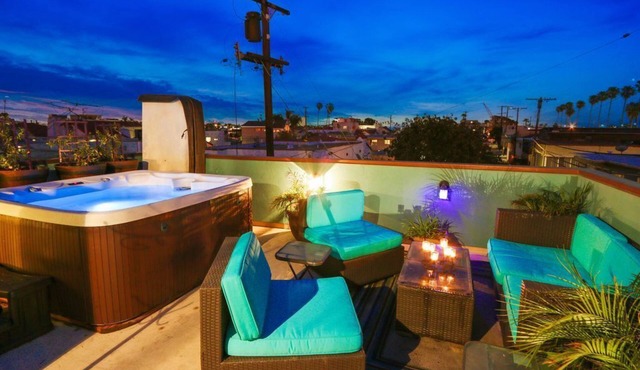 Large 4 bedroom, steps from the beach with rooftop patio and jacuzzi. Sleeps 10 in Long Beach