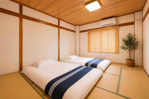 Large Traditional Japanese House Near Osaka Castle 4BR 2 Baths Sleeps 10