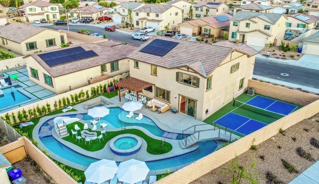 Lazy River, Pickleball, Gameroom, Fun in the desert!