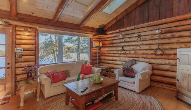 Le Chalet Huard / The Loon Cabin in Lachute