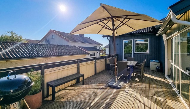 Lovely home in Göteborg with kitchen