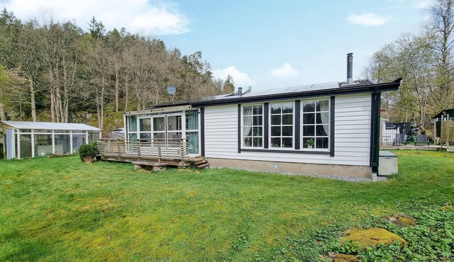 Lovely home in Västerlanda with sauna