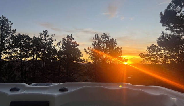 Luxe Log Home+Views+Hot Tub+Fire Pit+Open Air Game Room + Red Rocks