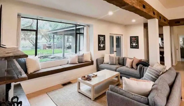 Luxurious 3-BR Home: BBQ Grill, Hot Tub & Fire Pit in Angels Camp