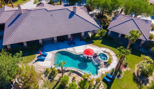 Luxurious Dream pool estate, acre lot, music allowed.