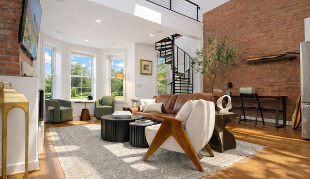 Luxury 7BR Rowhouse w/Rooftop, Yard & Parking Near U St