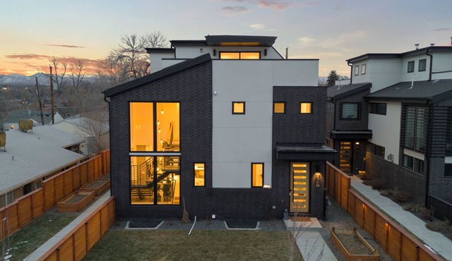 Luxury Denver Home 4BR 5BA Skyline Views Rooftop Fire pit Designer Chef Kitchen
