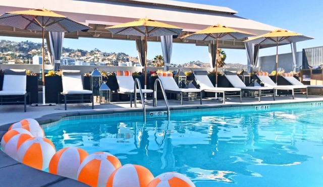 Make Your Trip More Enjoyable! Rooftop Pool, Onsite Parking, Pet-friendly