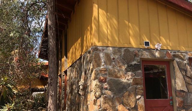 Mid-Mod Boutique Vineyard Guesthouse