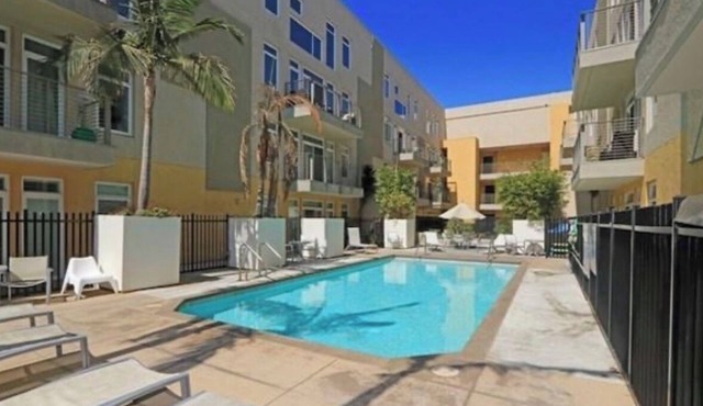 Modern 1BR In Downtown Burbank, Walkable + Parking