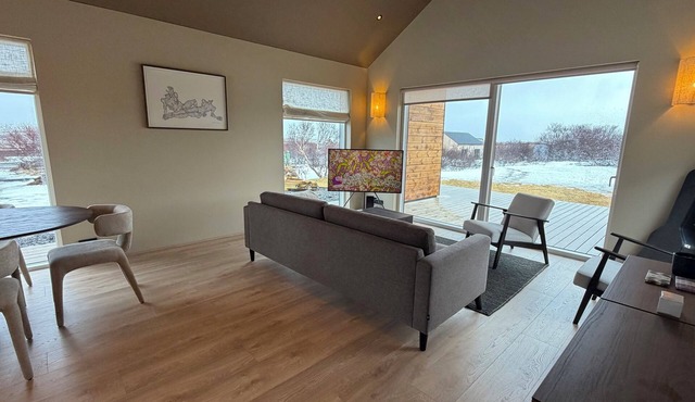 Modern Cabin with Hot Tub & Mountain views in Borgarbyggð