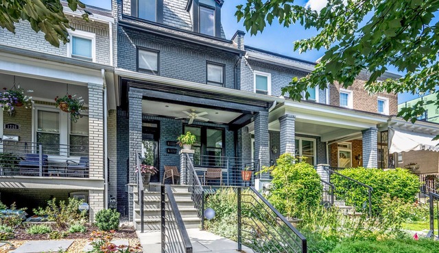 Modern Capitol Hill Stay-5 Min Walk to Metro & Eats