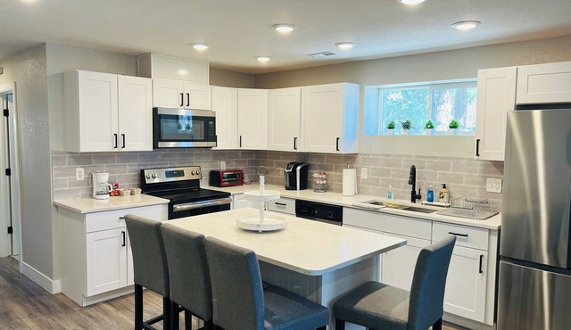 Modern & Comfy Home in Commerce City! in Commerce City