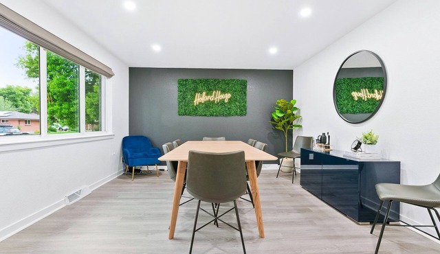 Modern Family Oasis ~ 5★ Location, Games, Backyard