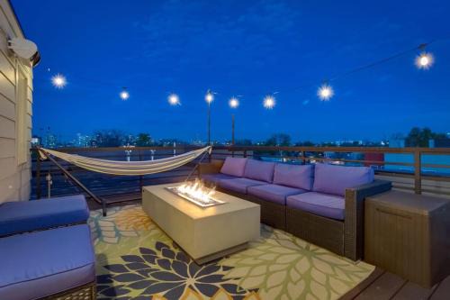 Modern Spacious Townhouse Blocks from Downtown