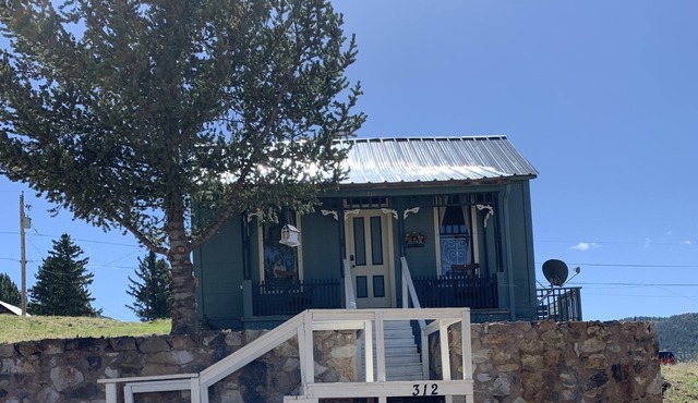 Modernized Miner Cabin in Victor Colorado!