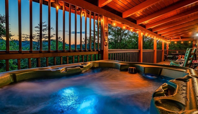 Mooseberry Ridge✅️2 Mstr Bdrm suites*Fast WIFI*Game Rm*Hot-Tub*Seasonal Pool