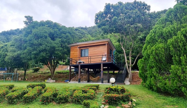 Mountain Front Hut For 2 Rare Birds, Bikes, nature in Petchaburi
