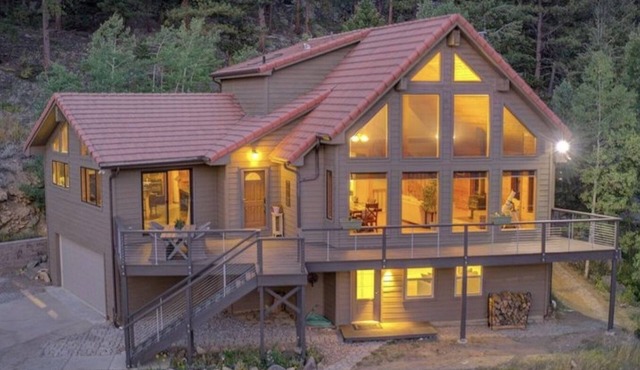 Mountain Retreat with Hot Tub Near State Park