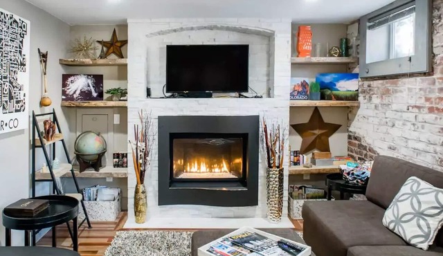 Newly remodeled garden-level suite near downtown in Cheesman Park neighborhood.