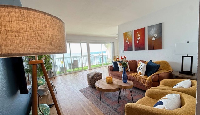 Oceanfront Escape - Steps to Beach - Stunning Views & Balcony in Redondo Beach