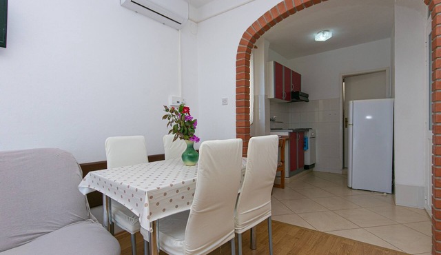 One bedroom apartment with balcony and sea view Gradac, Makarska (A-5198-b)